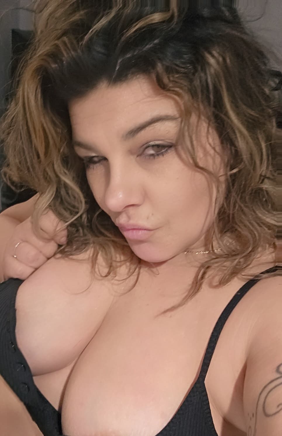 Photo 2 of 6 of sexycrissy