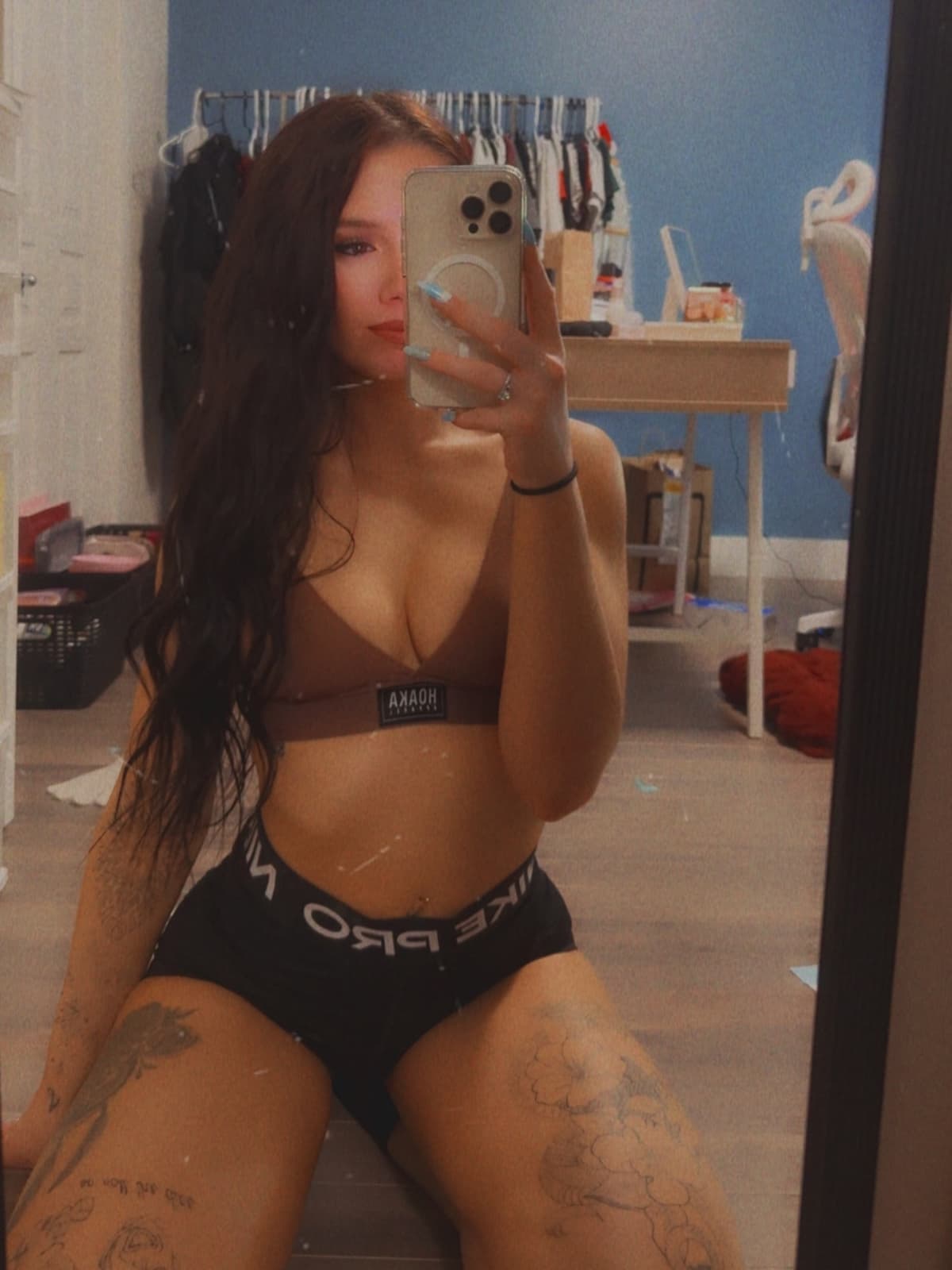Photo 5 sur 6 de babeee_sexxx
