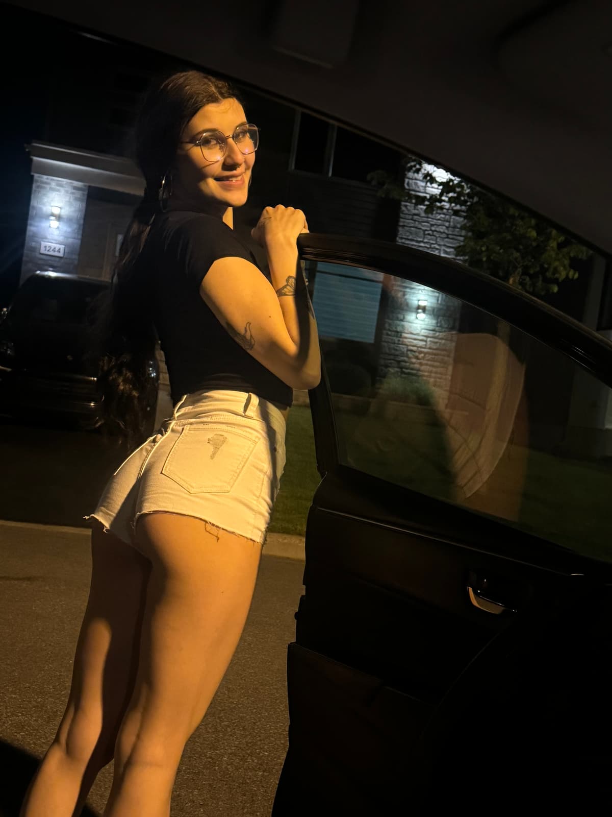 Photo 4 of 6 of baddiekitty01