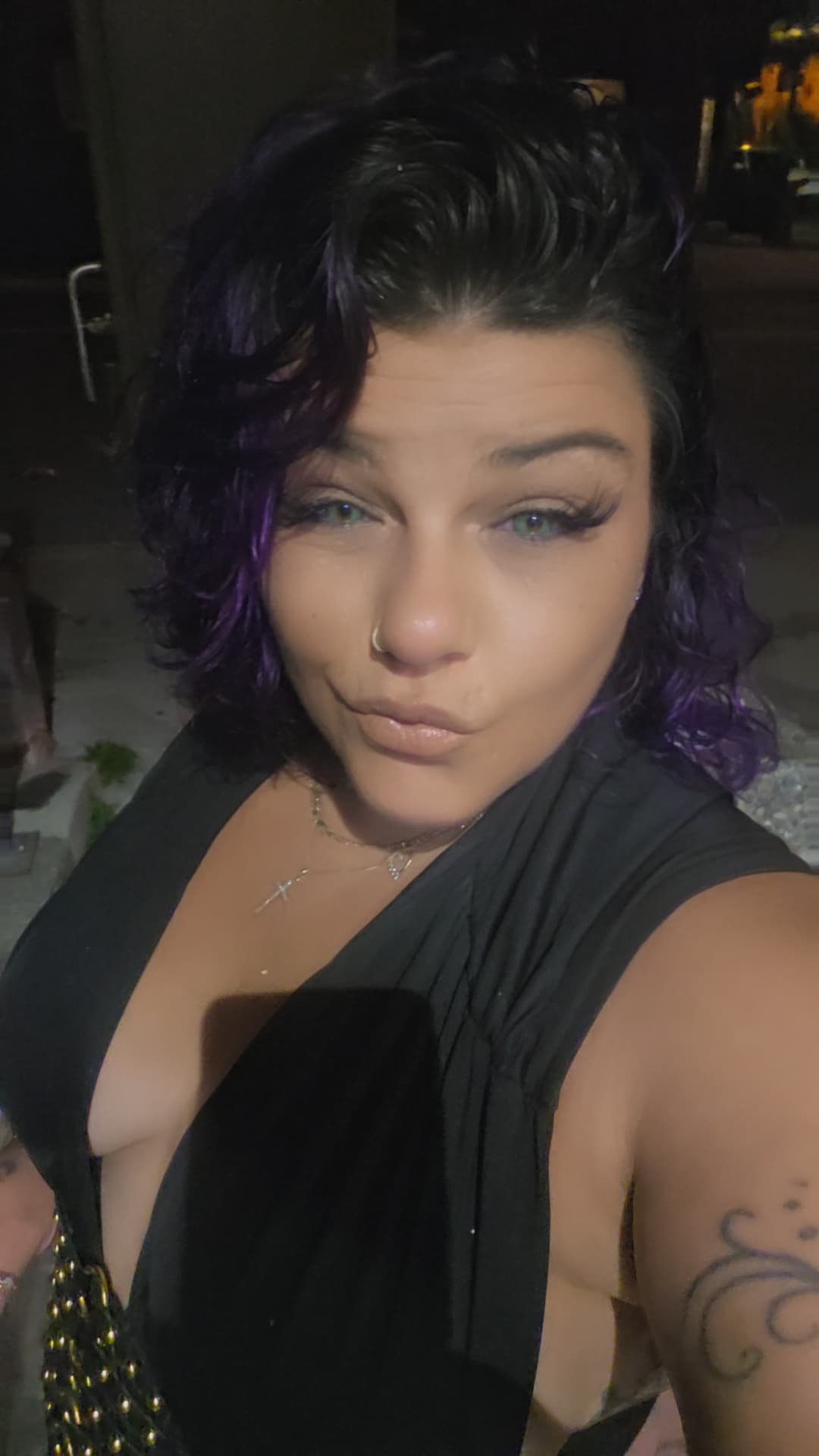Photo 1 of 6 of sexycrissy